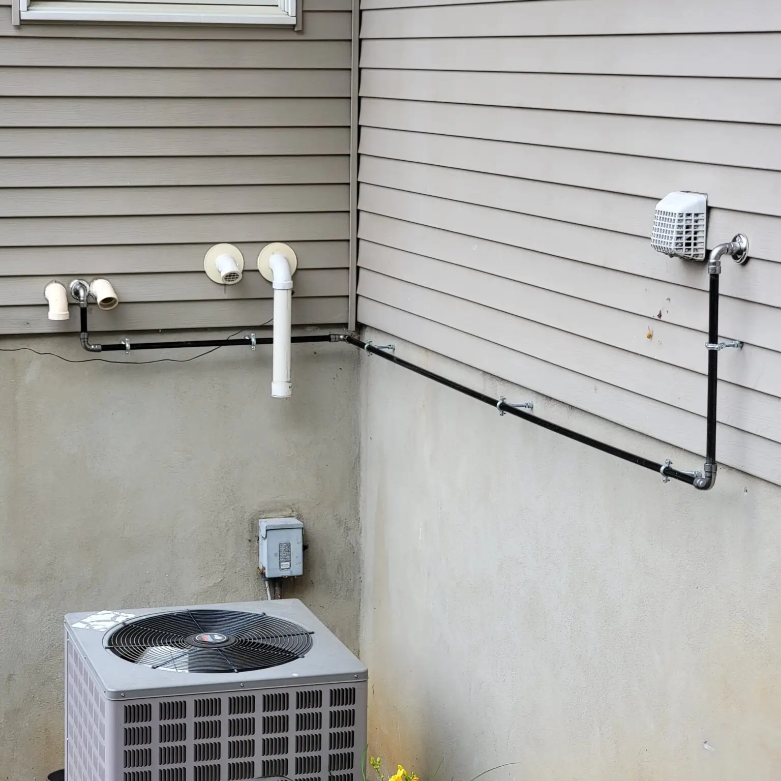 Air conditioning condenser installation